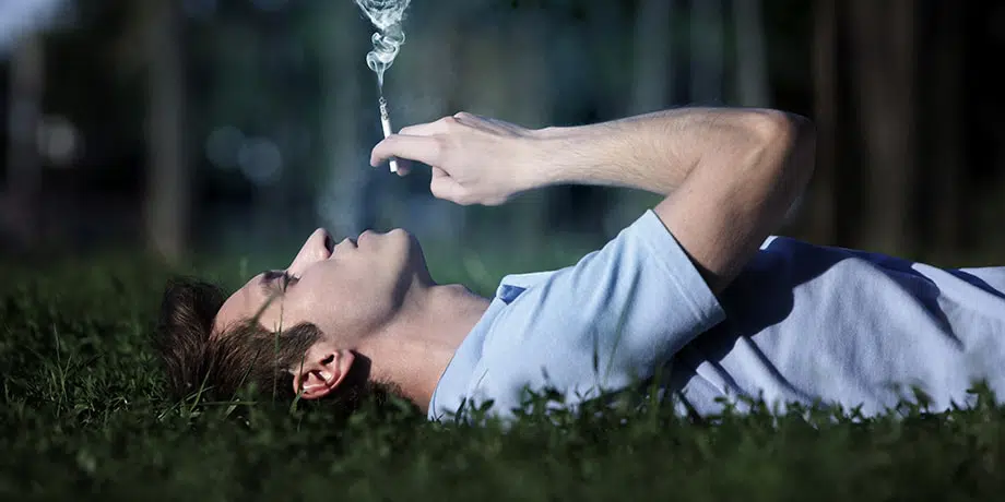 10 Tips On How To Smoke A Joint Properly Alone Or With Friends